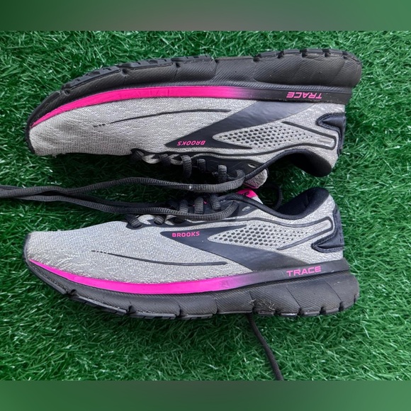 Brooks Women's Running Shoes -‎ Gray and Pink Size 5.5 - Picture 6 of 7